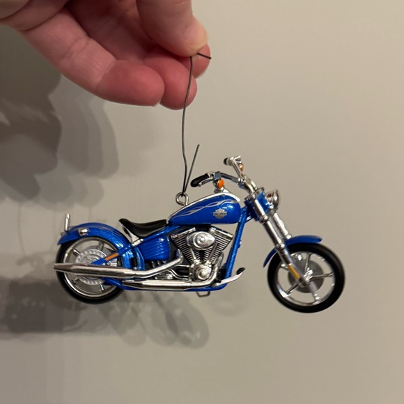 Set of 4 Hallmark Harley Davidson ornaments - Picture 3 of 6